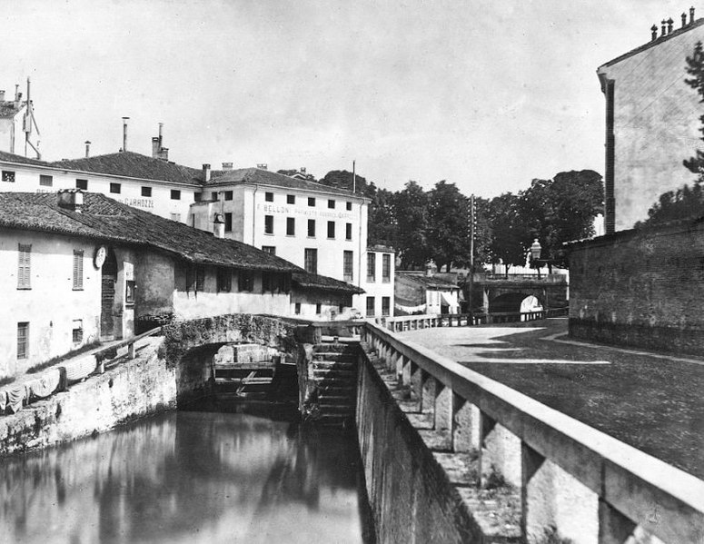 File:Naviglio di San Marco a Milano (2).jpg