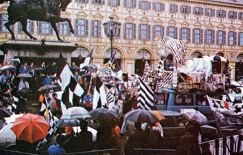 File:Torino, piazza San Carlo, 1986 - Festa scudetto Juventus.jpg