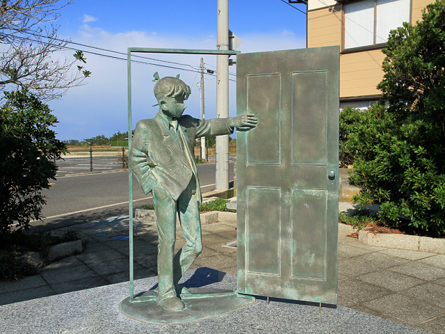 ファイル:Hokuei Conan Street Kudo Shin-ichi Statue 1.jpg