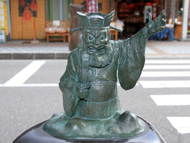 ファイル:Sakaiminato Mizuki Shigeru Road Enma-daioh Statue 1.JPG