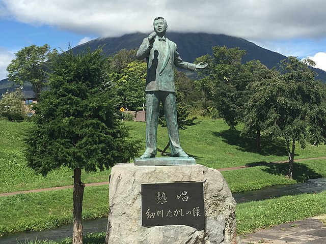 ファイル:Bronze statue of HosokawaTakashi.jpg