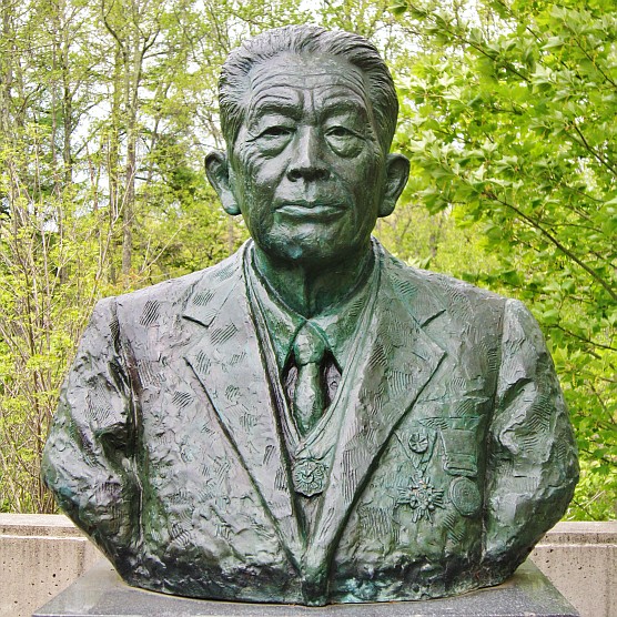 ファイル:Togariishi Museum of Jomon Archaeology Miyasaka Fusakazu bust.jpg