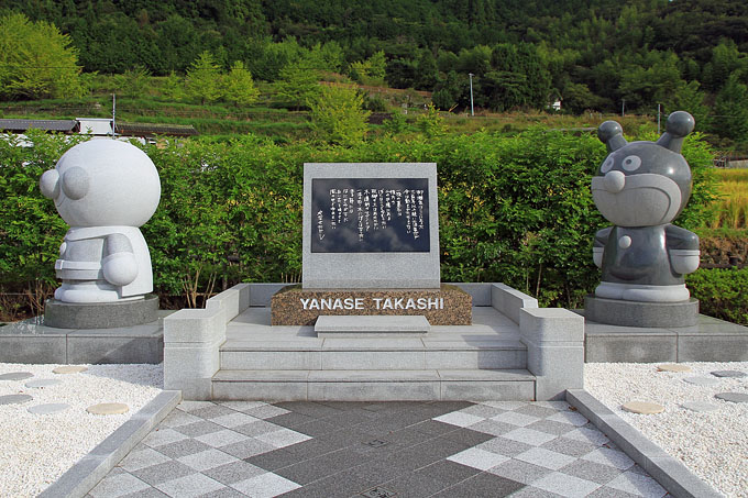 ファイル:Kami Kochi The Grave Of Takashi Yanase 1.jpg