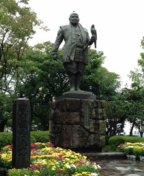 ファイル:Statue of Tokugawa Ieyasu in Sumpu Castle.jpg