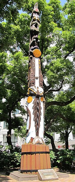 ファイル:Kobe Hanadokei Totem Pole 003.JPG