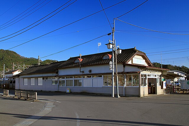 640px-Kuzuu_Station_Entrance_1.JPG