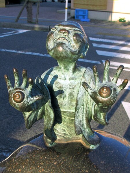 ファイル:Sakaiminato Mizuki Shigeru Road Tenome Statue 1.JPG