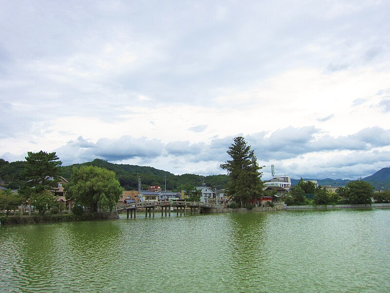 ファイル:吉備津神社 (福山市) 御池.JPG