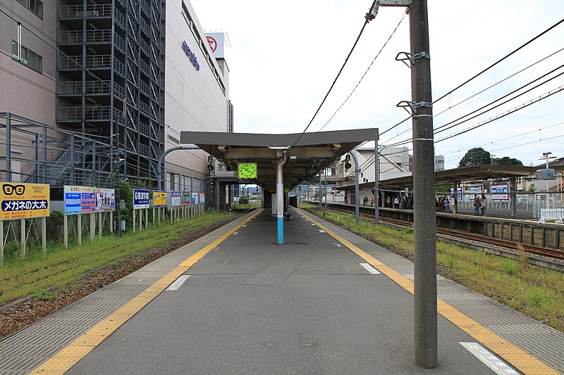 ファイル:Higashihanno Station Platform JR 1.JPG