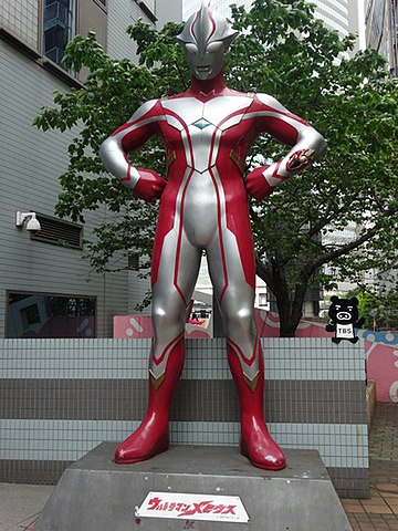 ファイル:Statue of Ultraman Mebius.JPG