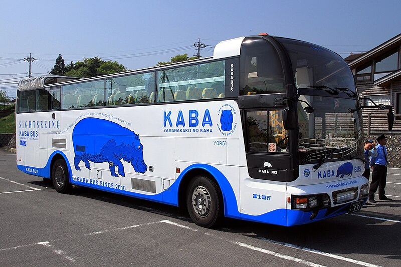 ファイル:Fujikawaguchiko Kaba bus In Fujigane highland 2.JPG