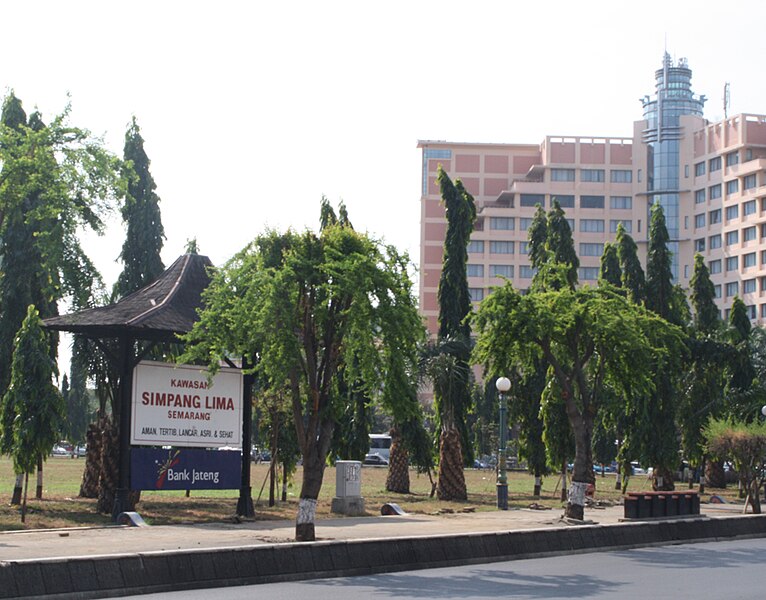 Barkas:Simpang Lima Smg.JPG