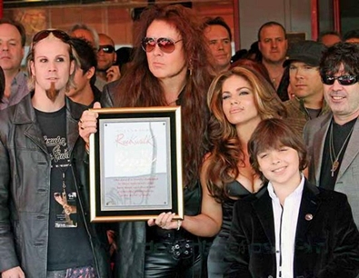 ფაილი:Yngwie With His Family on Rockwalk Ceremony.jpg