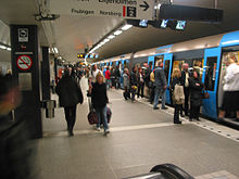 모든 노선이 통과하는 중앙역(T-Centralen)의 플랫폼 모습