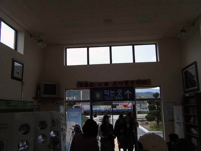 파일:Seogyeongju station inside.jpg