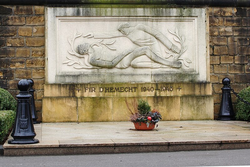 Fichier:Monument aux morts Kënzeg.jpg