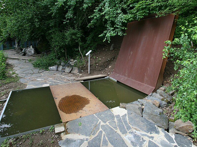 Fichier:Sculpture Fontaine Pit Nicolas Wolz.jpg