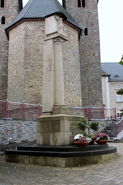 Fichier:Housen monument aux morts.JPG