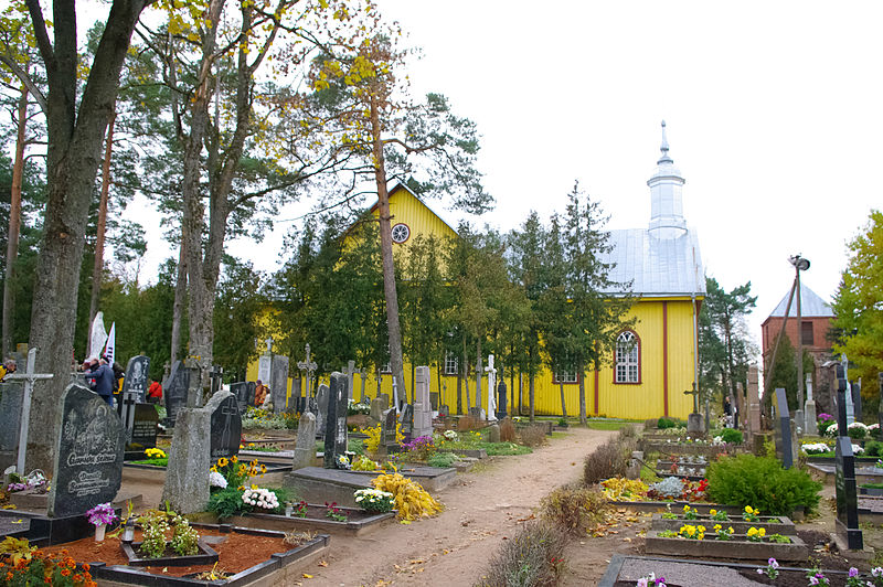 Vaizdas:04. Pušaloto Šv. apaštalų Petro ir Povilo bažnyčia 2011-10-23.jpg