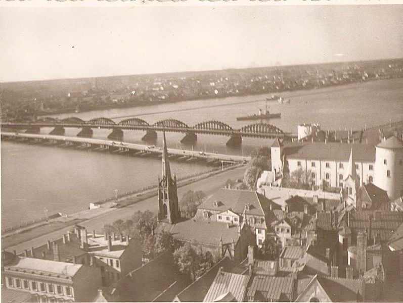 Attēls:Pontonu un Valdemāra tilts 1959.jpg