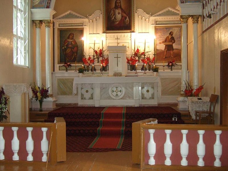 Attēls:Znotiņu bazn altaris.jpg