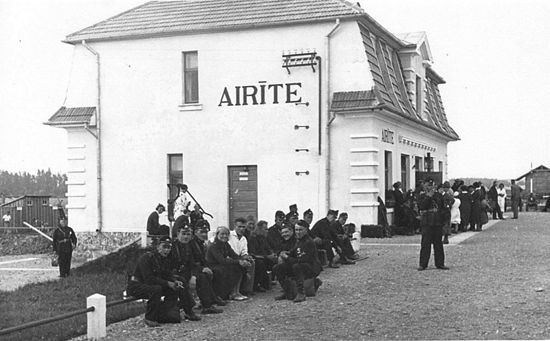 Attēls:Airītes dzelzceļa stacija pēc 1935.jpg