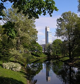 Pilsētas kanāls ar Rīgas Pasažieru stacijas pulksteni fonā