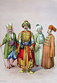 No kreisās: Keçeli Nefer, jeničeru kareivis; Nizamı Cedid Binbaşışı, Selima III jaunās armijas majors; Topçu Başı, artilērijas komandieris; Binbaşı, Mahmuda II armijas majors.