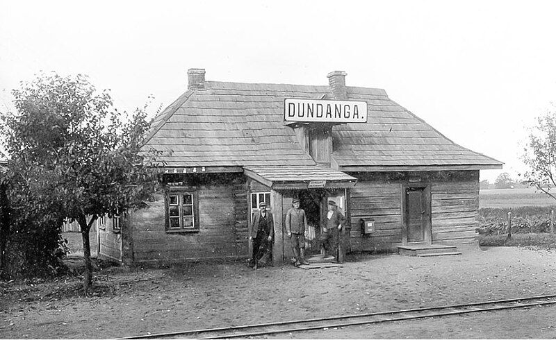 Attēls:Vecā Dundagas stacija pirms 1934.jpg
