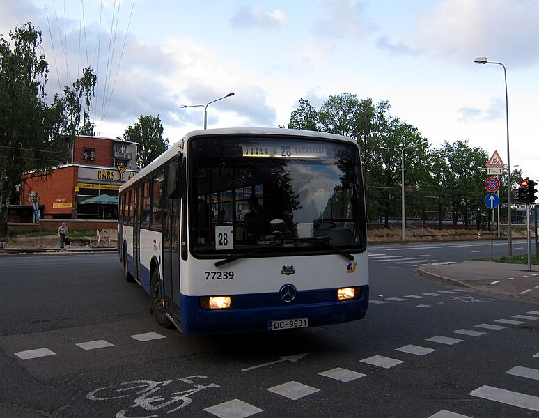 Attēls:28. autobuss Silciema ielā.JPG