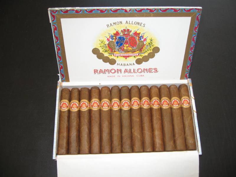 Податотека:RAMON ALLONES Small Club Coronas.jpg