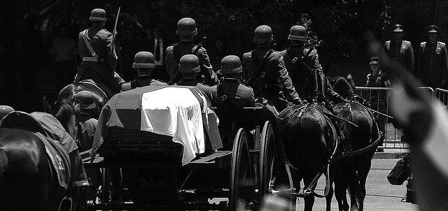 Податотека:Funeral del Ex Dictador Augusto Pinochet Ugarte.jpg