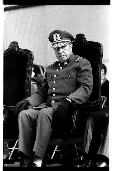 Податотека:Augusto Pinochet, Dictator, San Bernardo, Chile, 86 -2.jpg