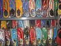 Рачно изработени обувки „клаши“ во Керманшах