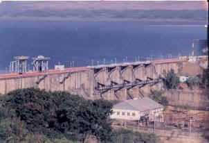 चित्र:Dhom dam1.jpg