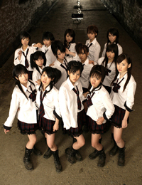 Fail:AKB48 Seifuku ga Jama wo Suru gambar promosi.jpg