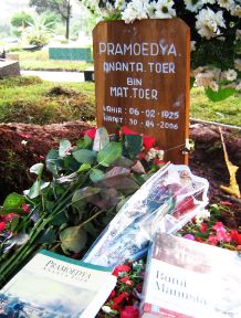 Fail:Pram makam.jpg