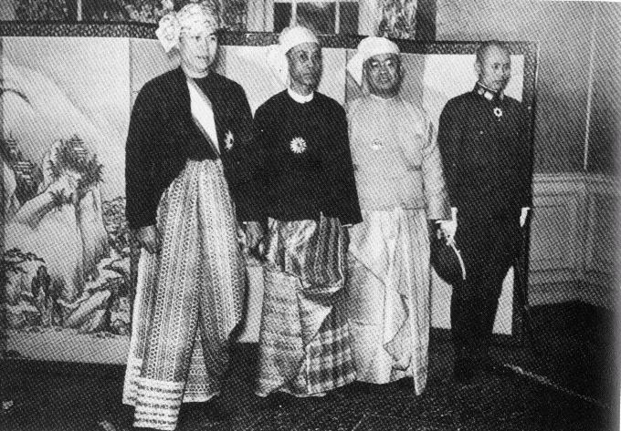 ဖိုင်:Dr. Ba Maw, Thakhin Mya, Dr. Thein Maung and Bogyoke Aung San (1943).jpg