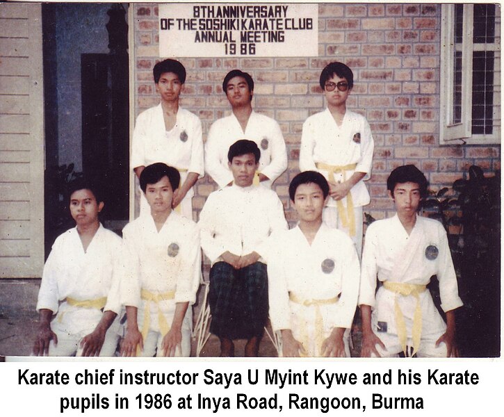 ဖိုင်:Karate Myint Kywe and his pupils.JPG