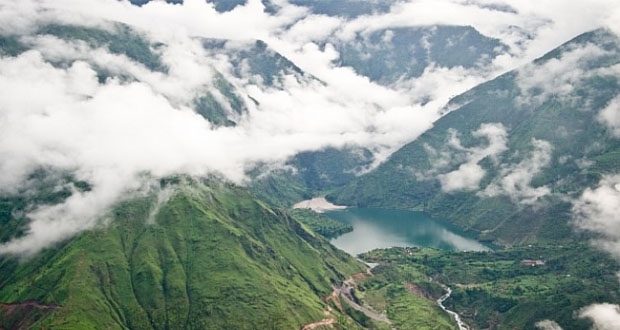 चित्र:Syarpu Lake.jpg