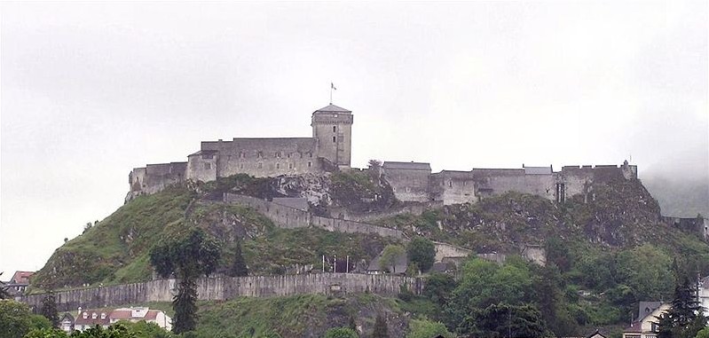 Fichièr:Chateau lourdes1.jpg