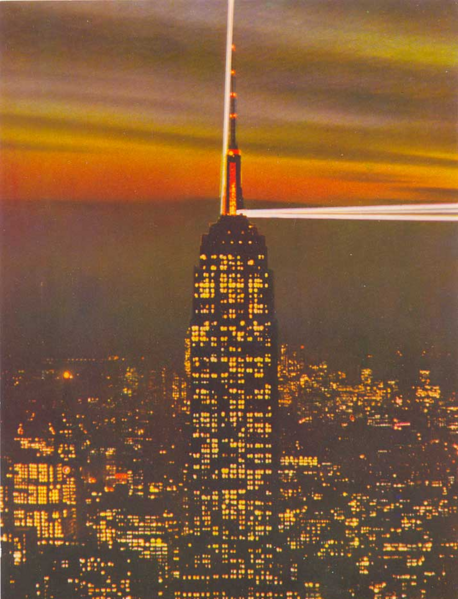 Fichièr:Empire State Building - Freedom Lights - 1956.png