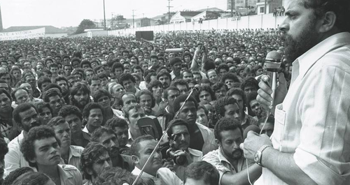 Ficheiro:Luiz Inácio Lula da Silva discursando em uma greve de metalúrgicos do ABC Paulista, em maio de 1979.png