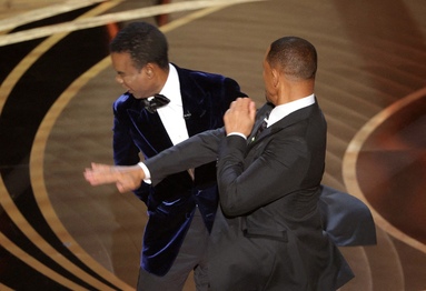 Ficheiro:Will Smith tapeia Chris Rock.jpg