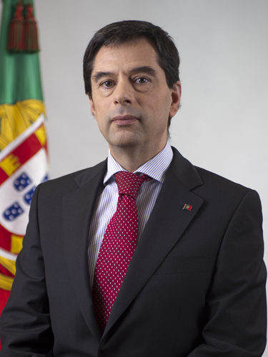 Ficheiro:Retrato oficial Vitor Gaspar.jpg