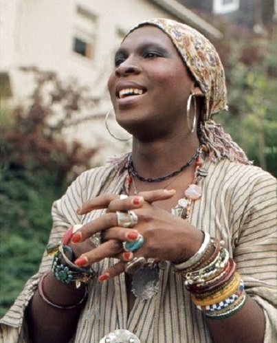 Ficheiro:Sylvester James.jpg