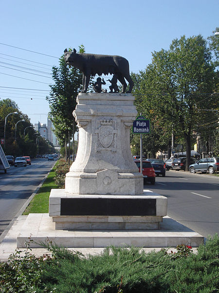 Fișier:Statuia Lupoaicei Bucuresti.jpg