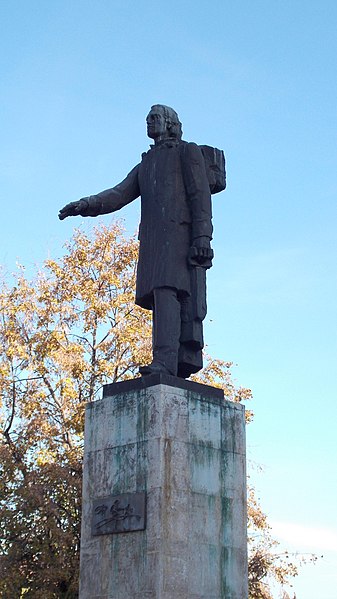 Fișier:Mihai Eminescu statue - Oradea.JPG