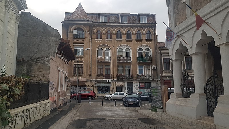 Fișier:Casă, Str. Sfinților 9, sector 2.jpg