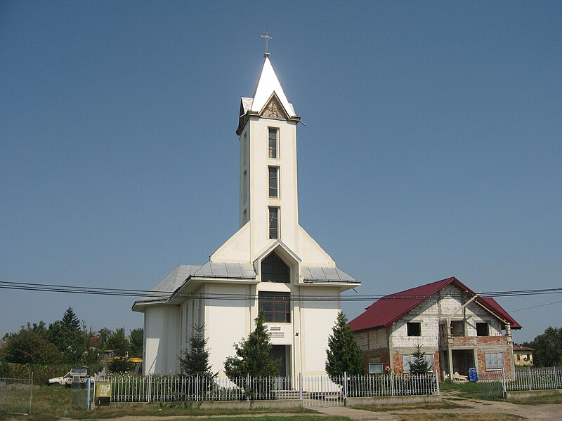 Fișier:Biserica romano-catolica din Podu Iloaiei4.jpg